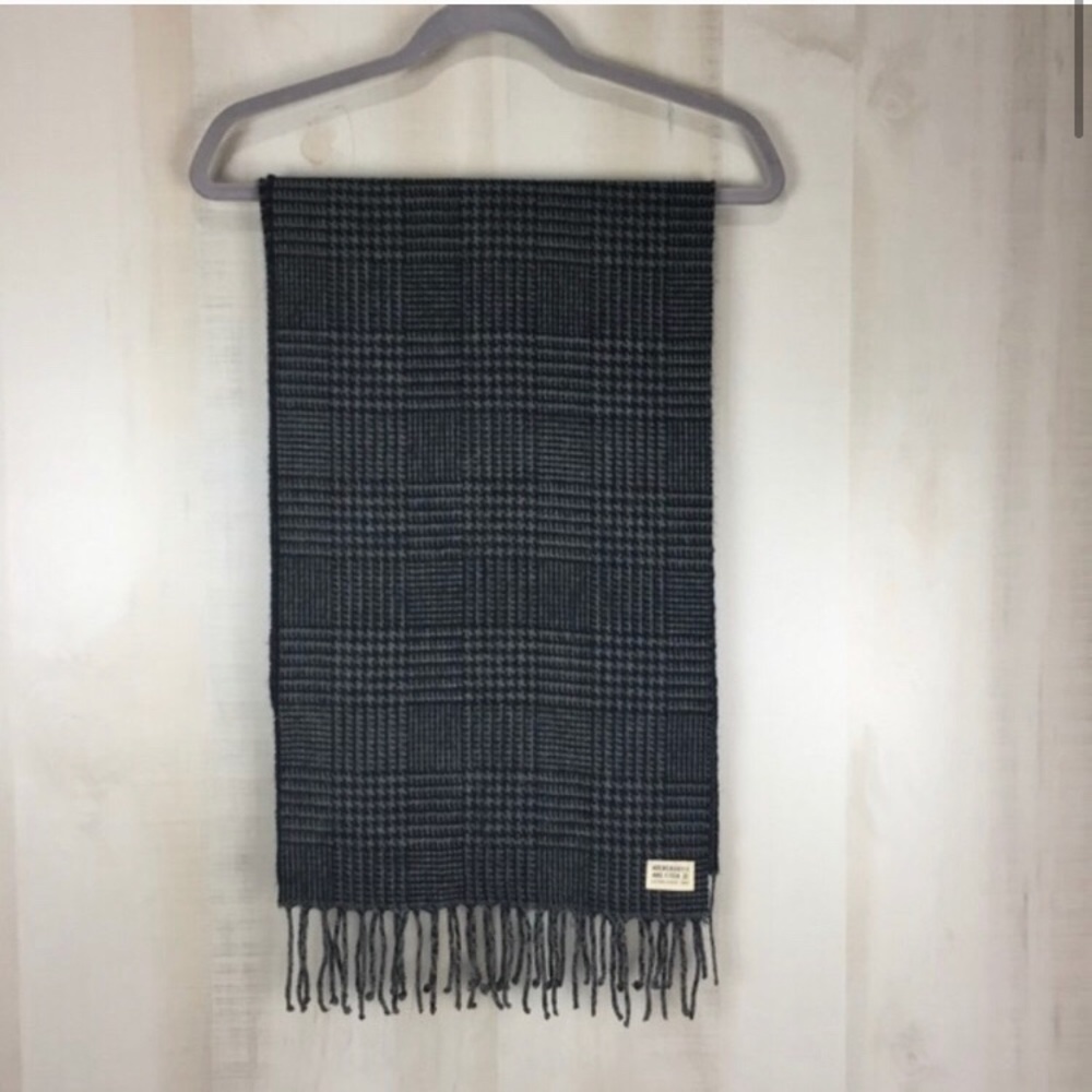 Abercrombie and Fitch scarf
